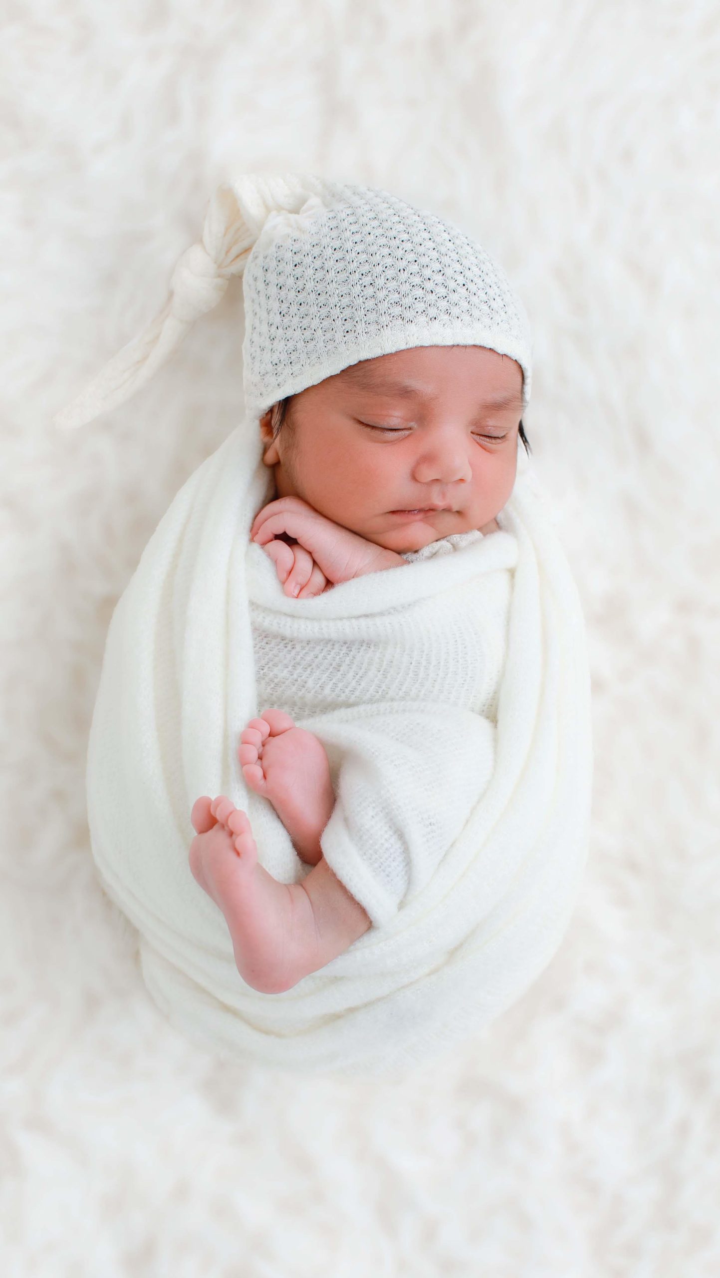 Not everything captured by a camera is a finished photograph.

A RAW file is just the starting point.
The final image is created through careful, detailed work with color, light, and skin.

That’s why professional photographers don’t deliver RAW files.
It’s like handing over an unfinished painting.

You’re not coming for files.
You’re investing in a result shaped by experience and vision.#newbornphotographerhudsonvalley#nebornphotographerulstercounty